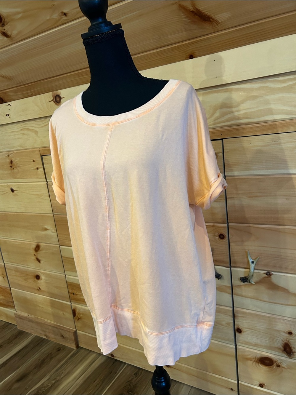 Green Tea Women's Relaxed Short-Sleeve Top in Light Peach